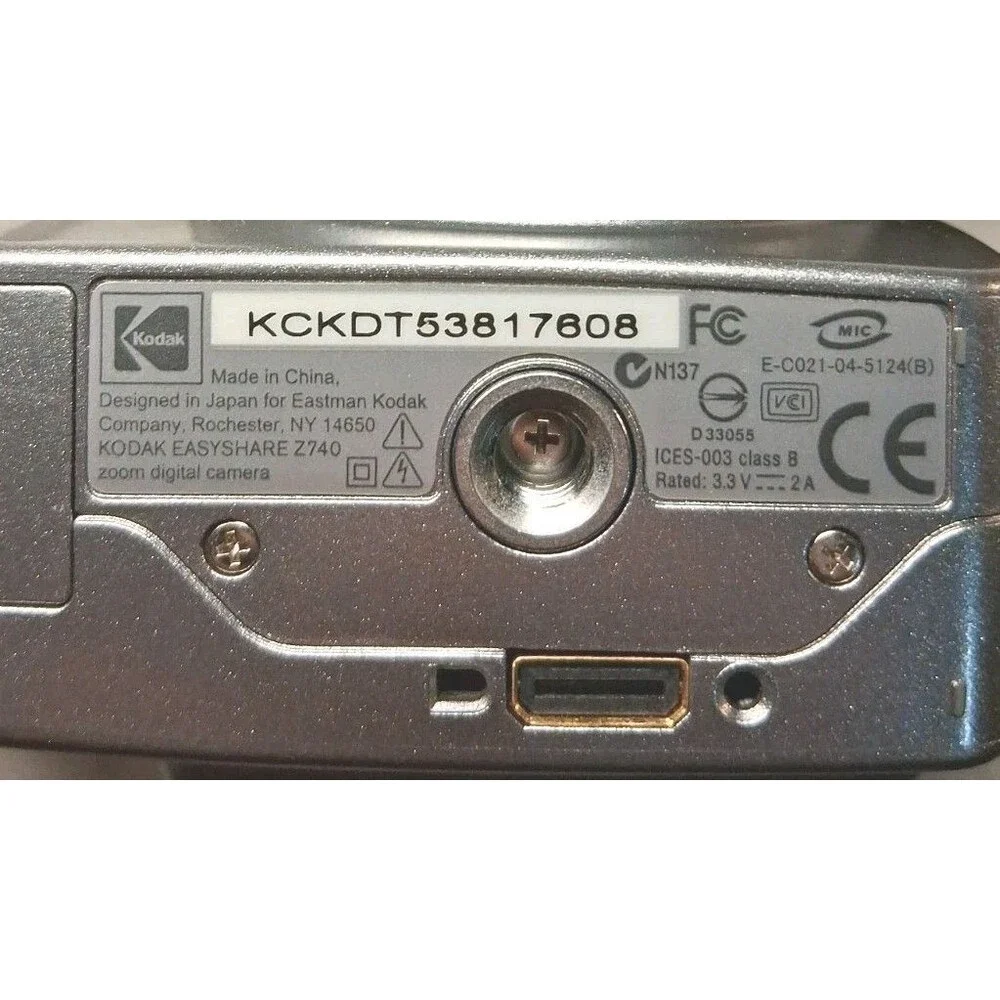 Kodak Easyshare Z740 5 MP Digital Camera, 10x Optical Zoom With TARGUS Case Vtg